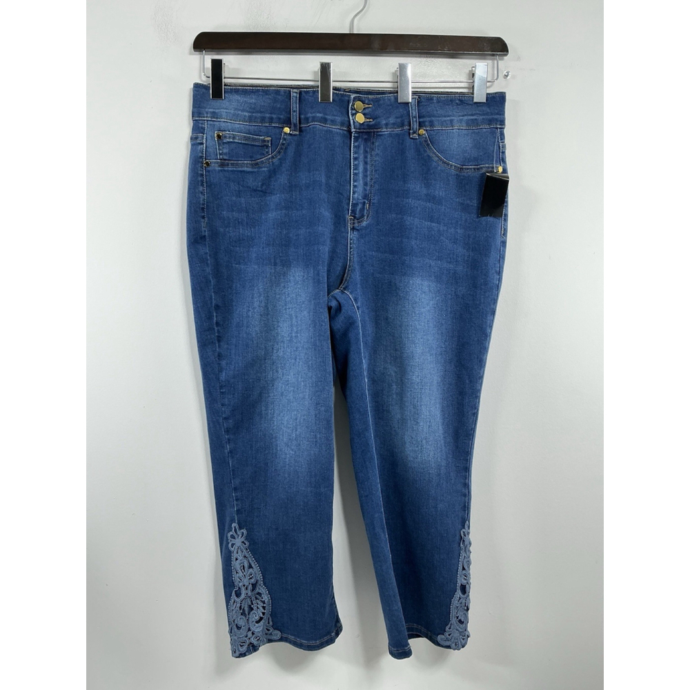 Womans NWT Iman Cropped Blue Jeans 20 W Embroidered Detail 0227/C-5